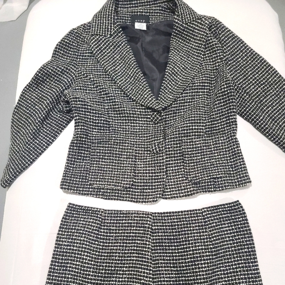Snap I Women's Skirt Suit